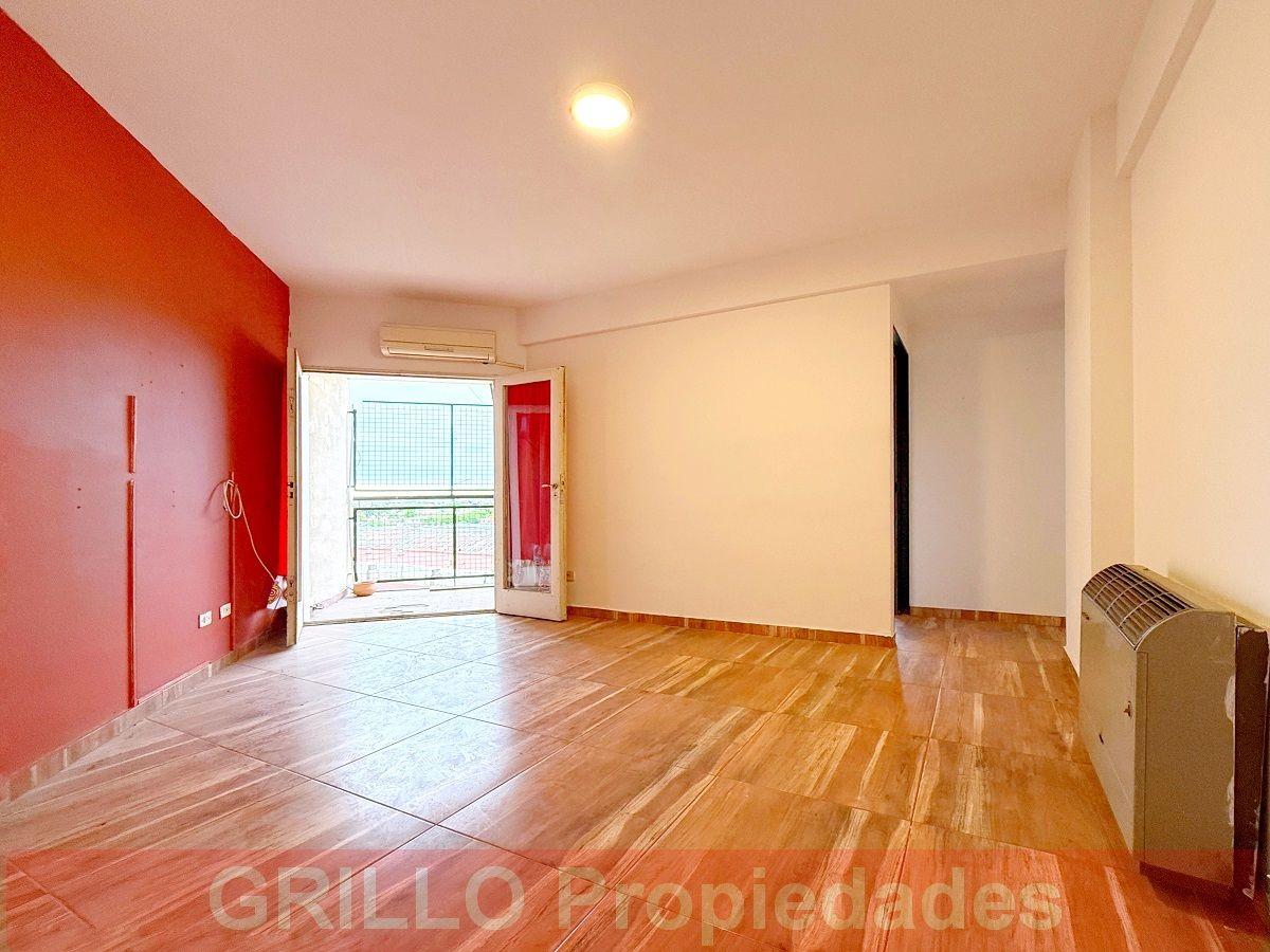 Foto de Av. J. D. Perón 4950. Departamento de 3 ambientes con balcón y espacio, imagen 1