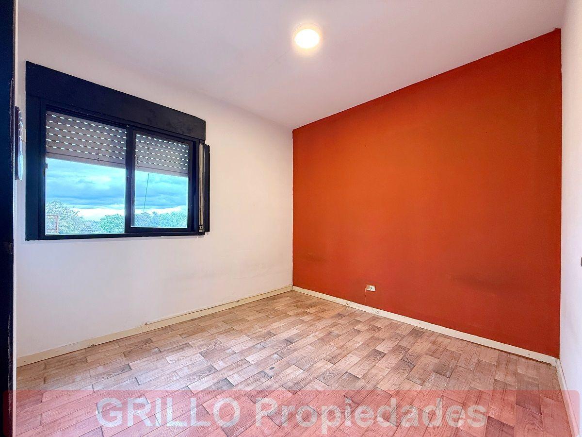 Foto de Av. J. D. Perón 4950. Departamento de 3 ambientes con balcón y espacio, imagen 3