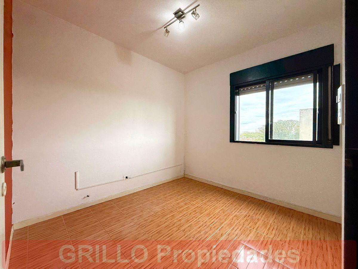 Foto de Av. J. D. Perón 4950. Departamento de 3 ambientes con balcón y espacio, imagen 5