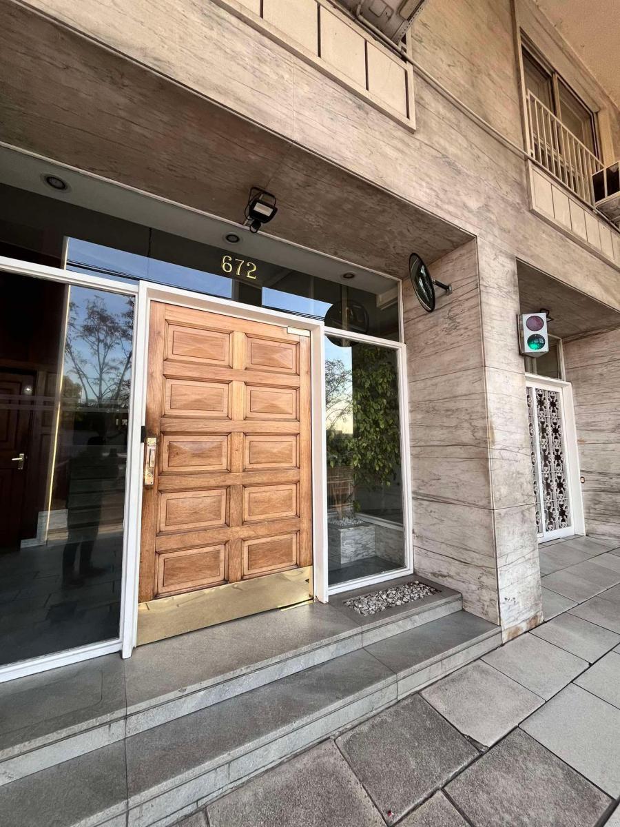 Foto de Semipiso Al Frente Doble Entrada / Av Libertador 600 / Zona Exclusiva, imagen 4