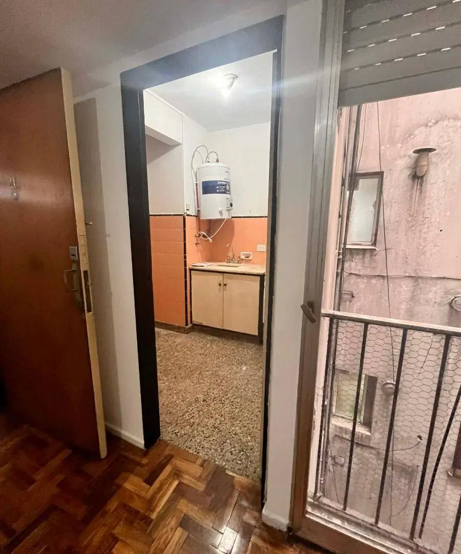 Dpto lateral interno; EXCELENTE UBICACIÓN / Totalmente pintado 4