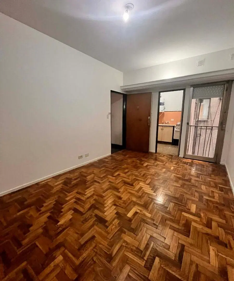 Dpto lateral interno; EXCELENTE UBICACIÓN / Totalmente pintado 2