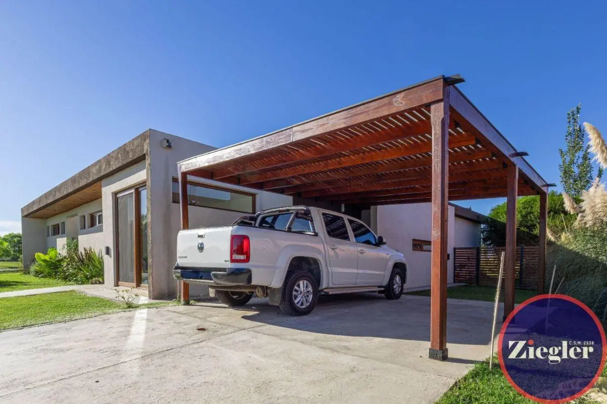 Casa en venta c/ cochera Pilar del Este, Zelaya 2