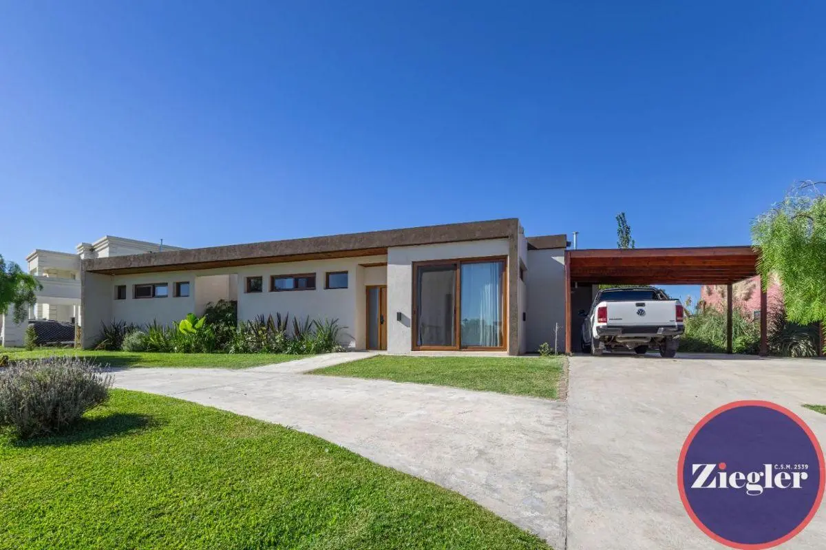 Casa en venta c/ cochera Pilar del Este, Zelaya 3