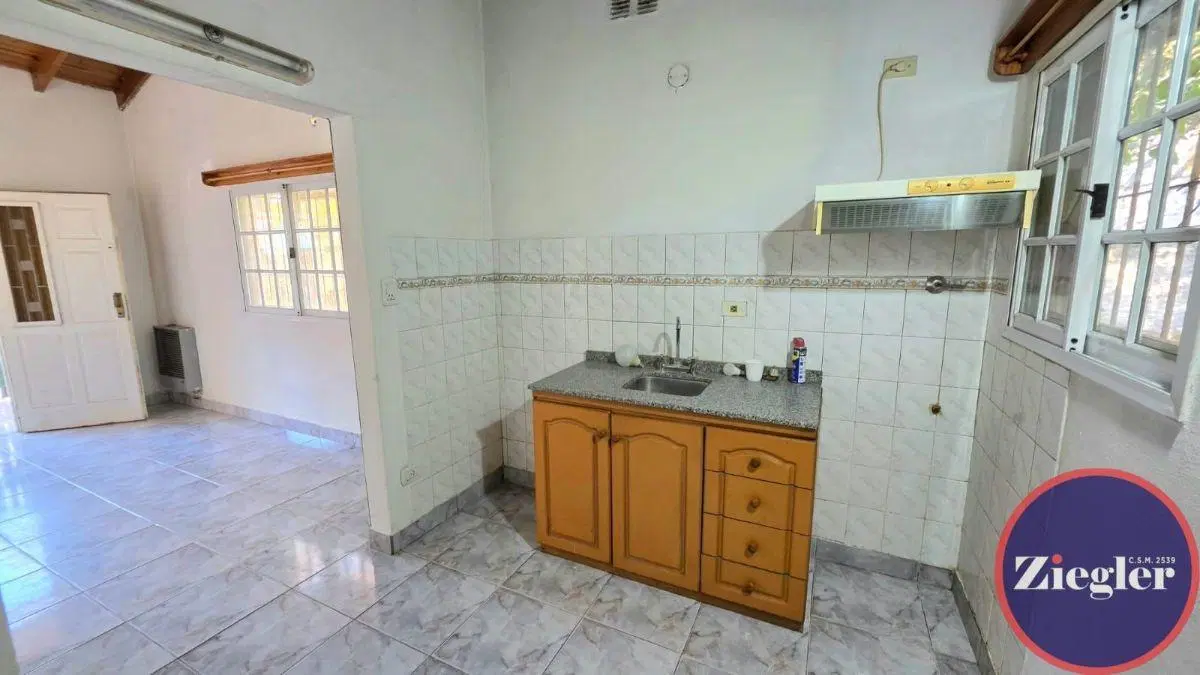 Casa en alquiler c/ cochera en Bella Vista 2
