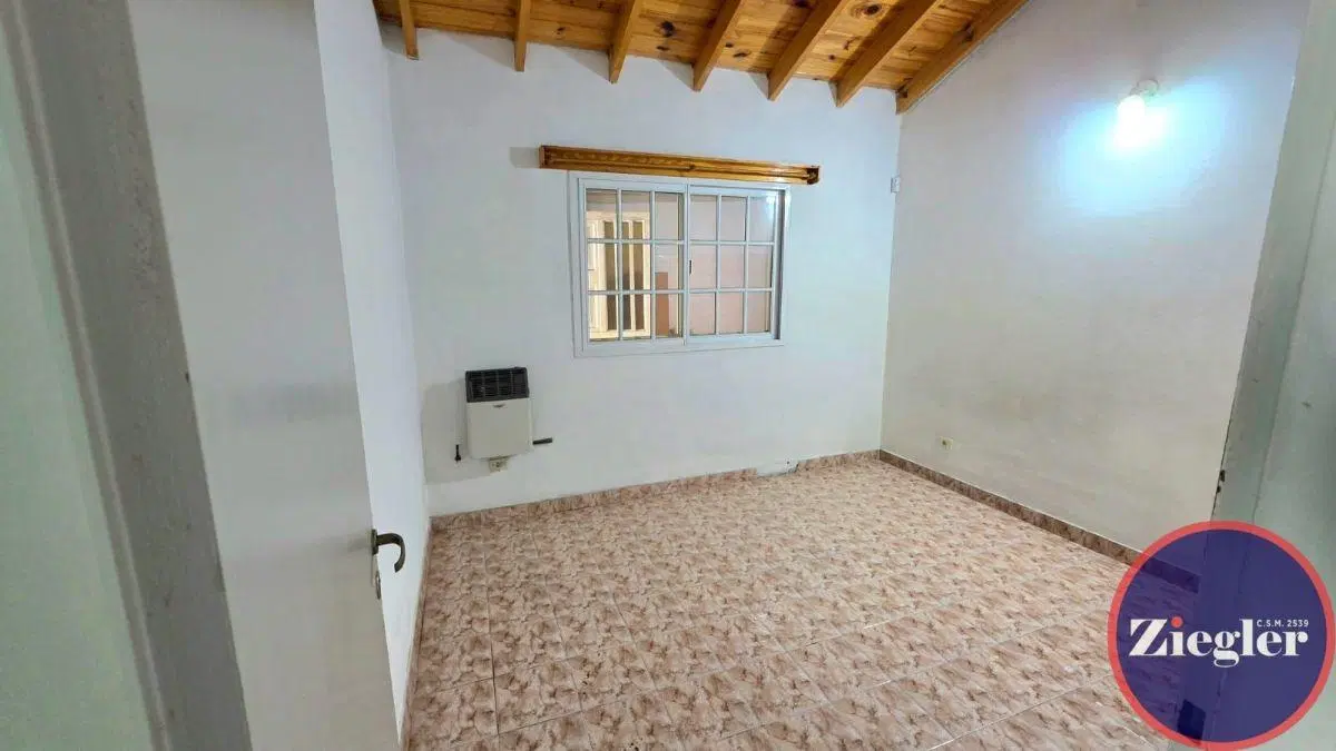 Casa en alquiler c/ cochera en Bella Vista 4