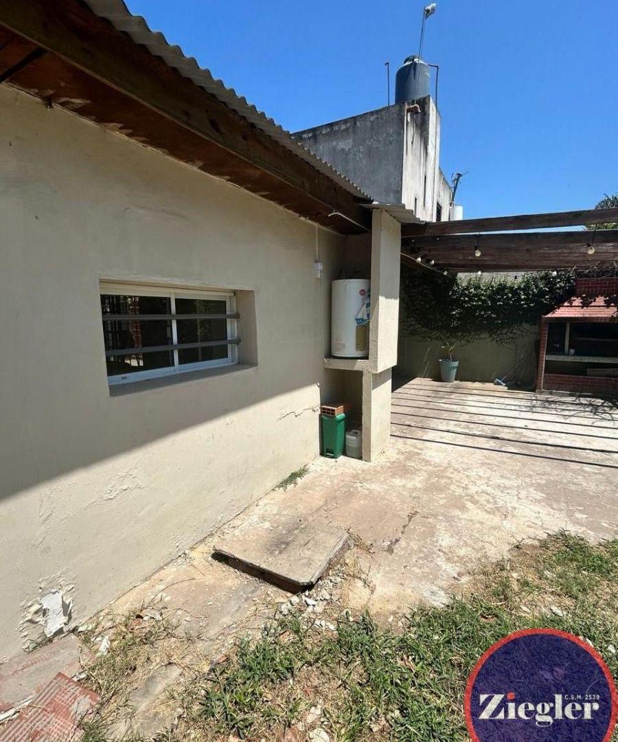 Foto de Casa en venta c/ cochera y Pileta en Trujui, imagen 2