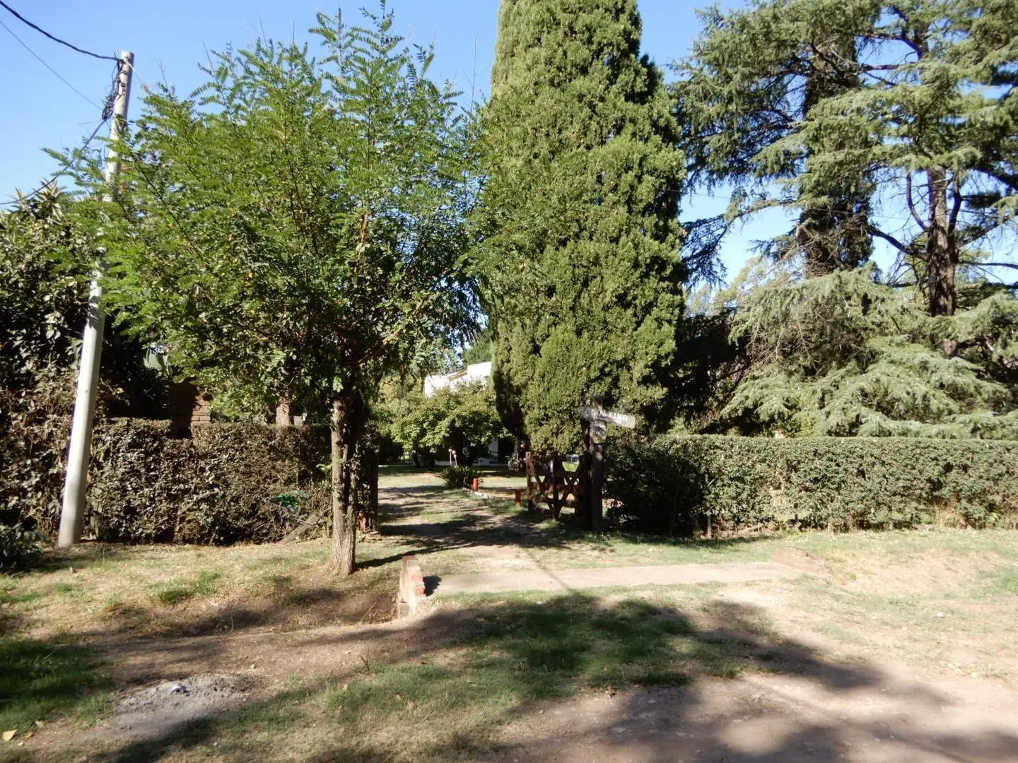 Excelente quiinta con gran parque en B° Jularo bien ubicado 2
