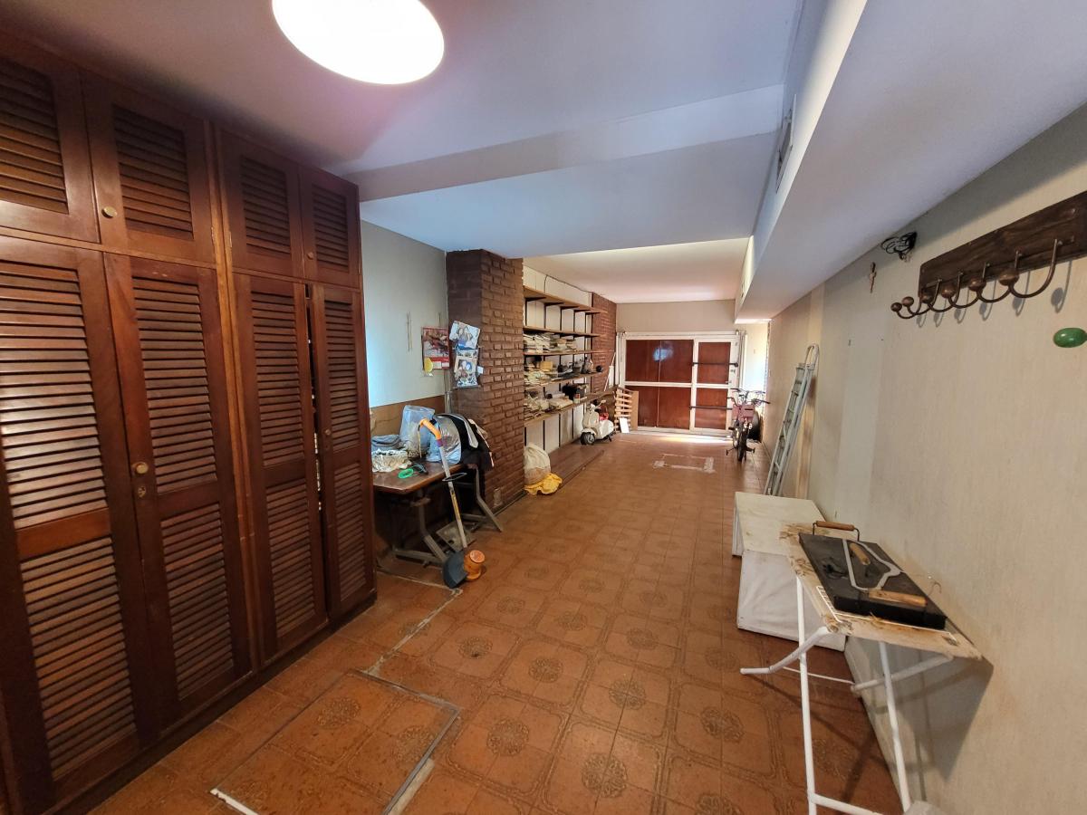 Foto de CASA DE 5 AMB. EN EXCELENTE UBICACION, imagen 5