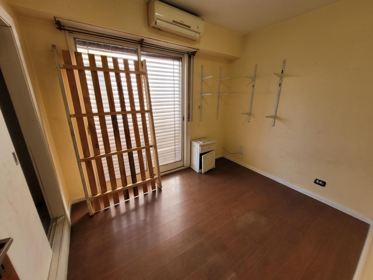 Foto de CASA DE 5 AMB. EN EXCELENTE UBICACION, imagen 3