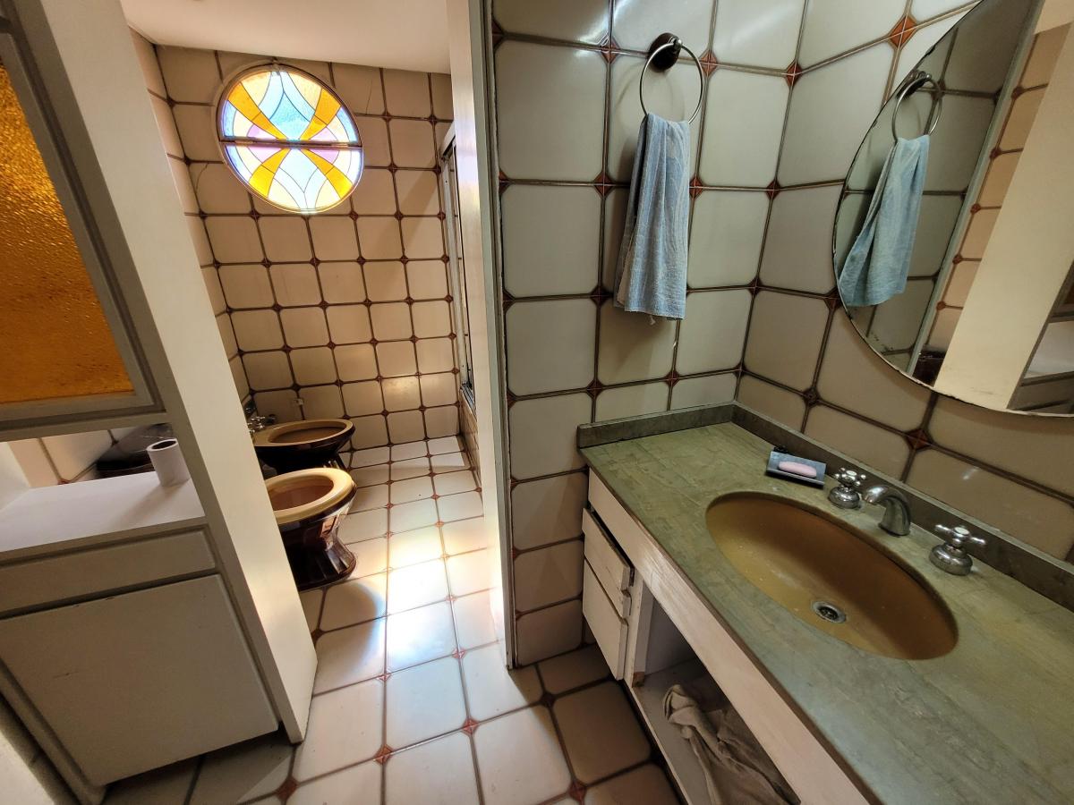 Foto de CASA DE 5 AMB. EN EXCELENTE UBICACION, imagen 4