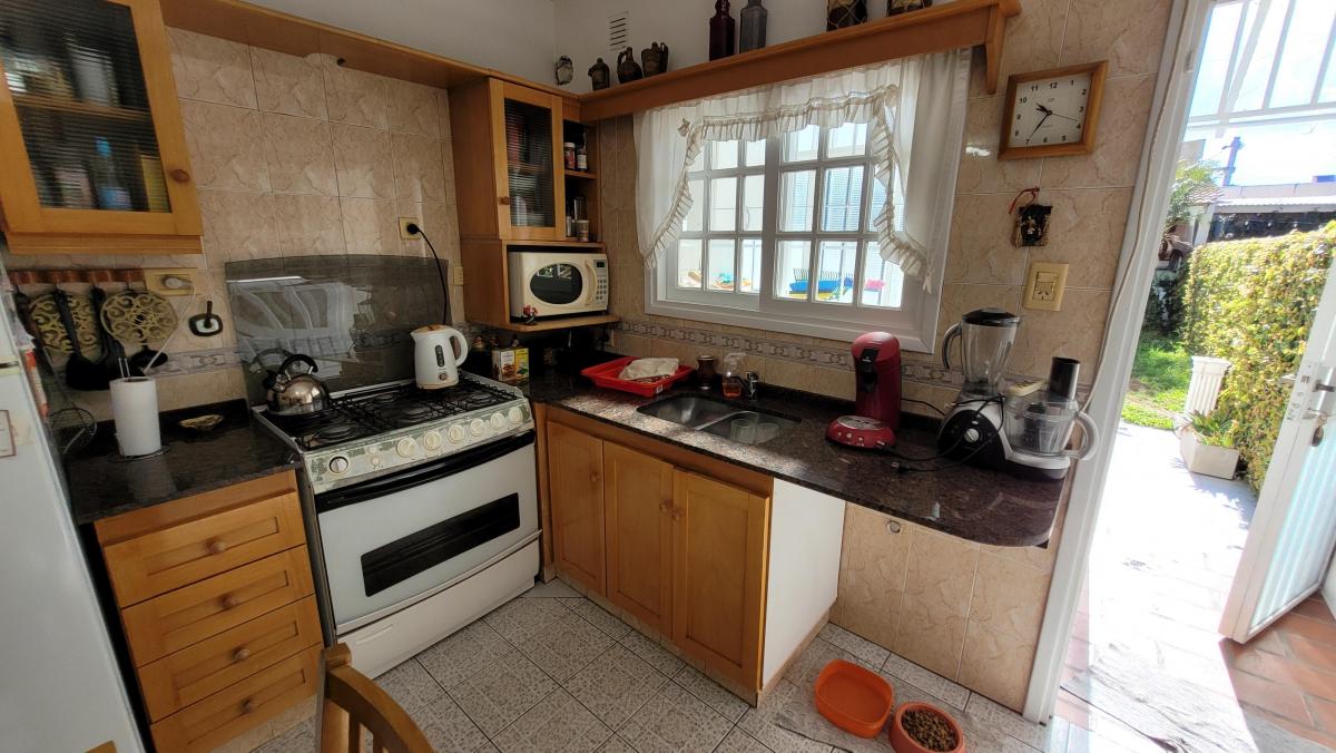 EXCELENTE TRIPLEX DE 4 AMB. Y MEDIO EN HAEDO SUR