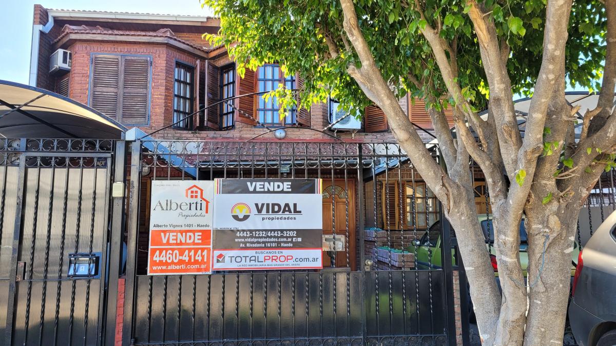 Foto de EXCELENTE TRIPLEX DE 4 AMB. Y MEDIO EN HAEDO SUR, imagen 2