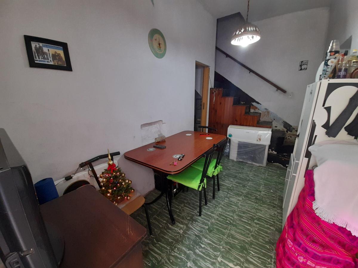 Casa en PH Al Frente Para Reciclar (2 Unidades de 3 Ambientes Cada Una) 2