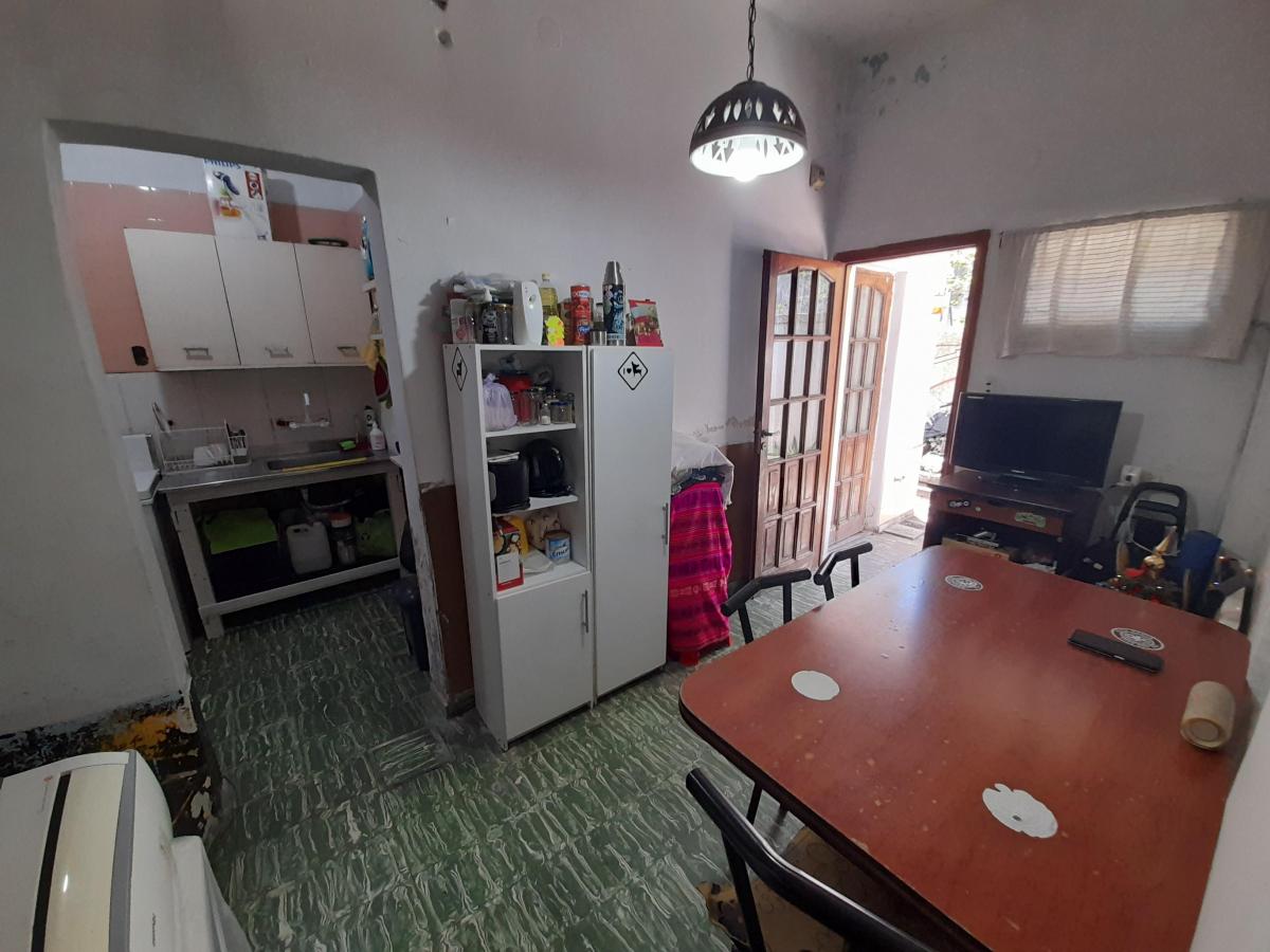 Casa en PH Al Frente Para Reciclar (2 Unidades de 3 Ambientes Cada Una) 4