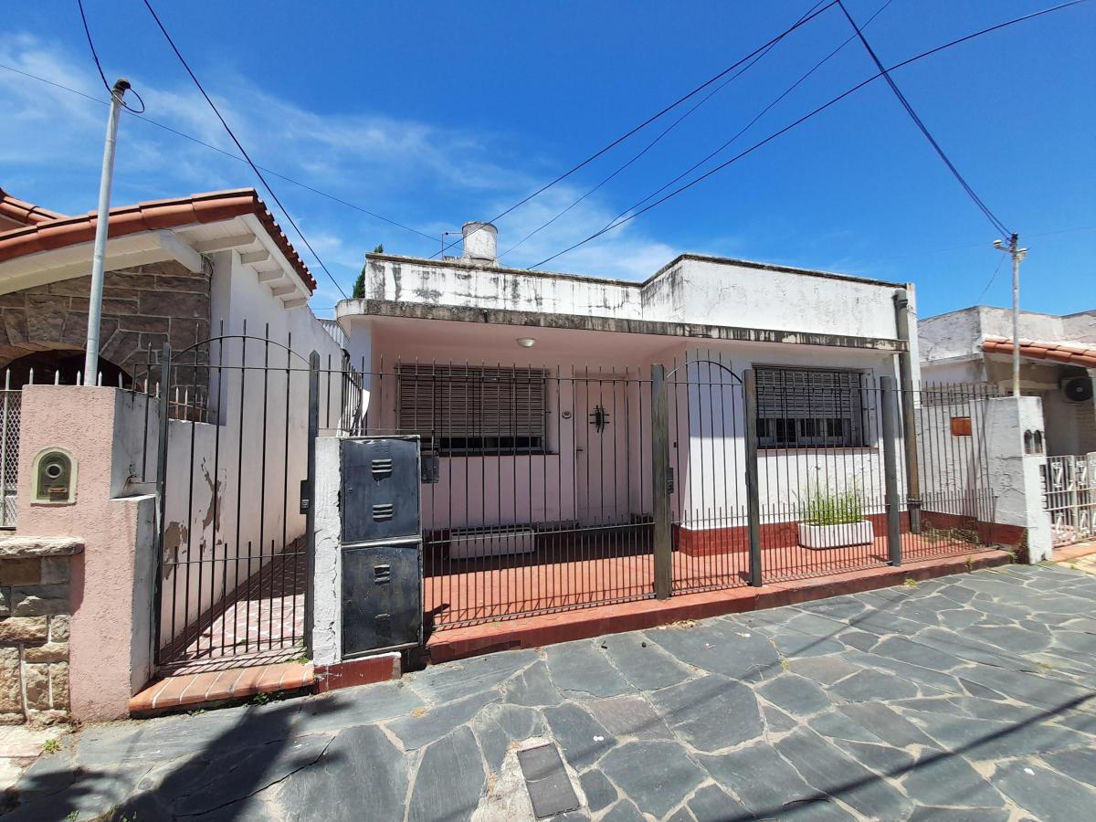 Casa en PH Al Frente Para Reciclar (2 Unidades de 3 Ambientes Cada Una) 1