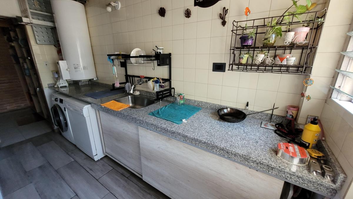 Excelente Casa de 4 Ambientes Sobre Lote de 288 m² con Parque y Piscina 3