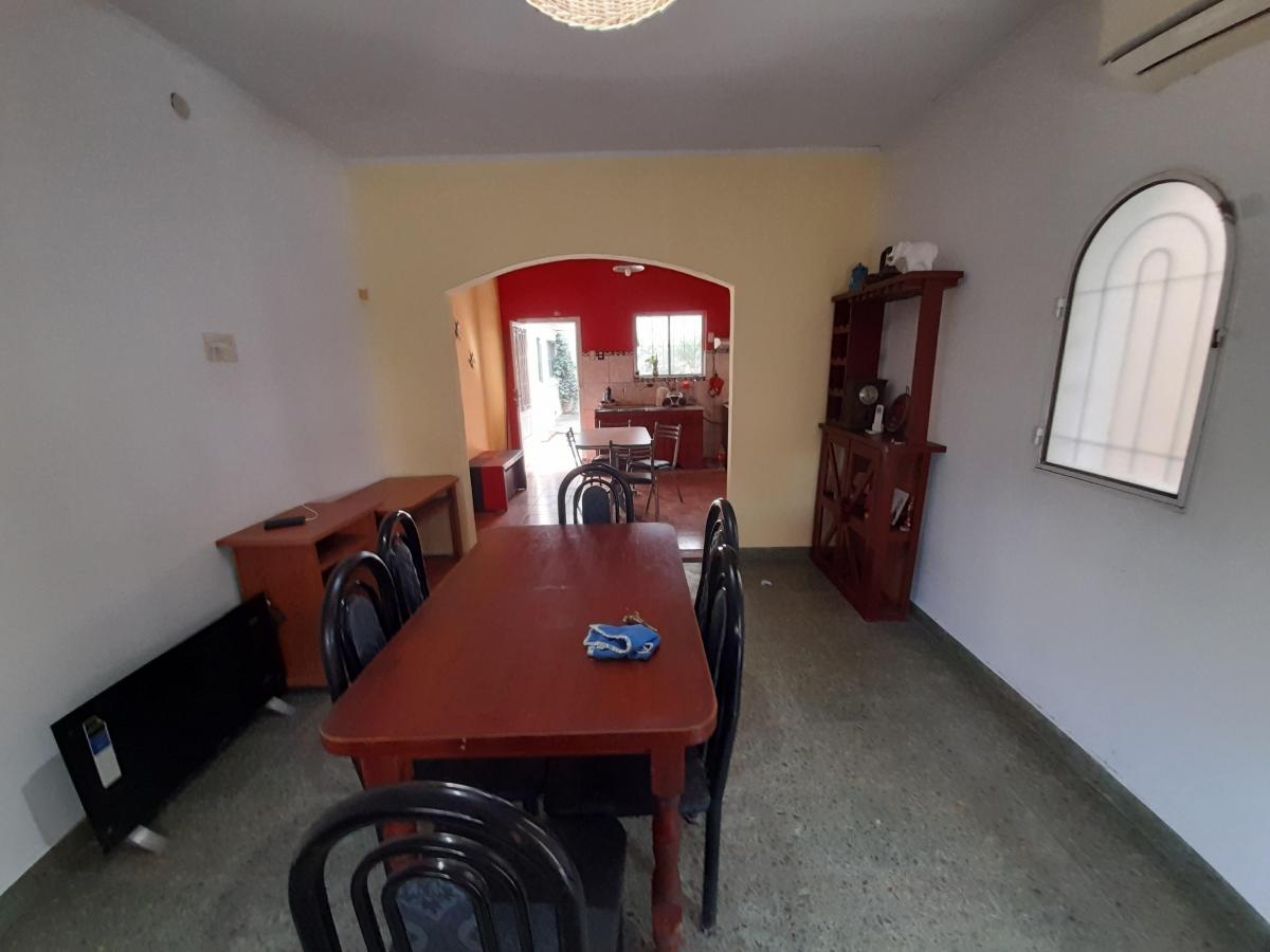 Casa de 3 Ambientes con Jardín y Terraza a m de Av Rivadavia 2