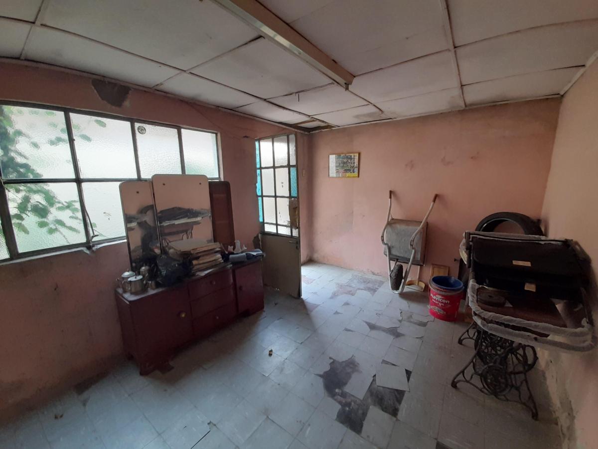 Casa de 3 Ambientes con Jardín y Terraza a m de Av Rivadavia 5