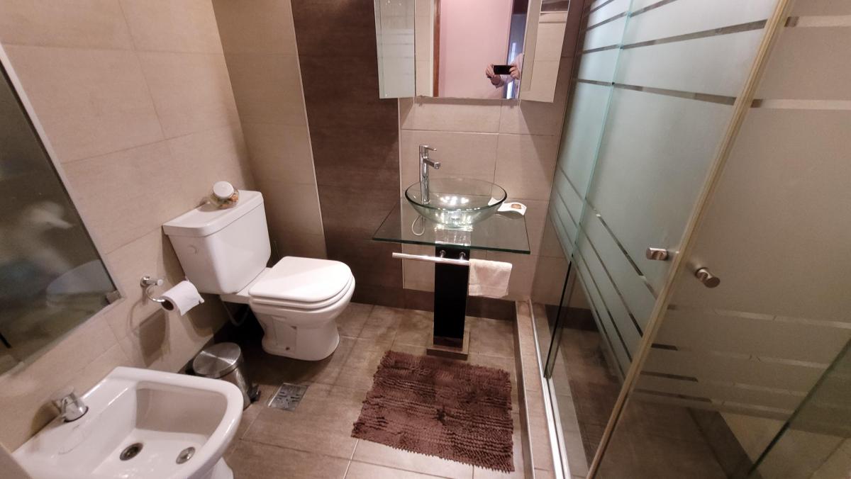 Excelente Chalet de 3 Amb. con Depto. de 2 Amb. 1 Cuadra de Av Rivadavia 1
