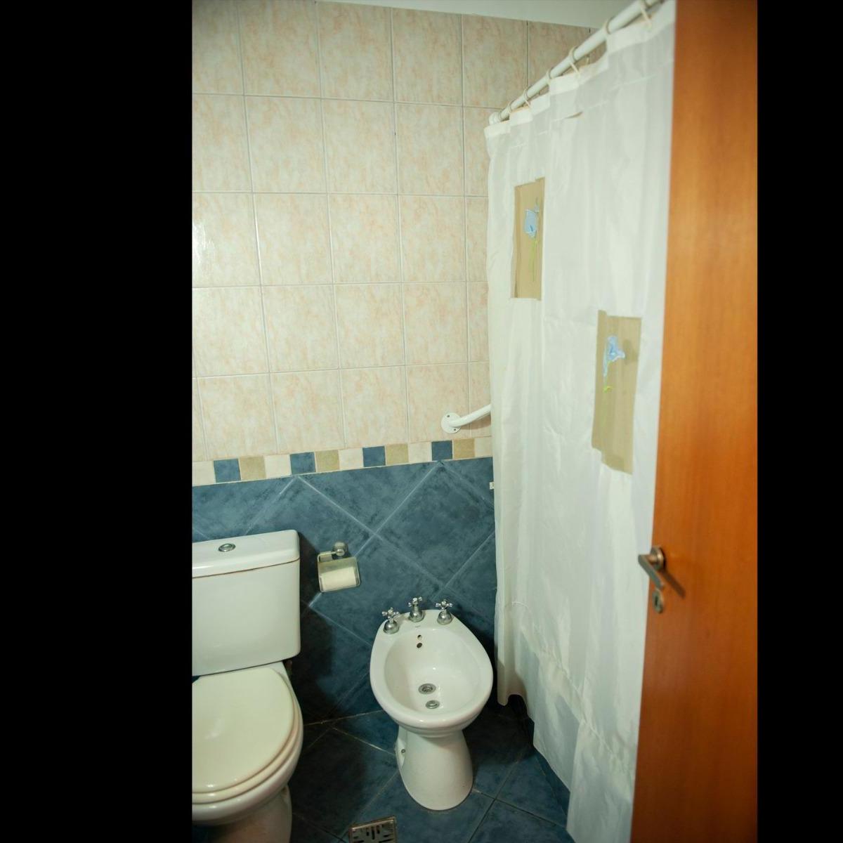 Departamento de 2 amb. en planta baja con cochera