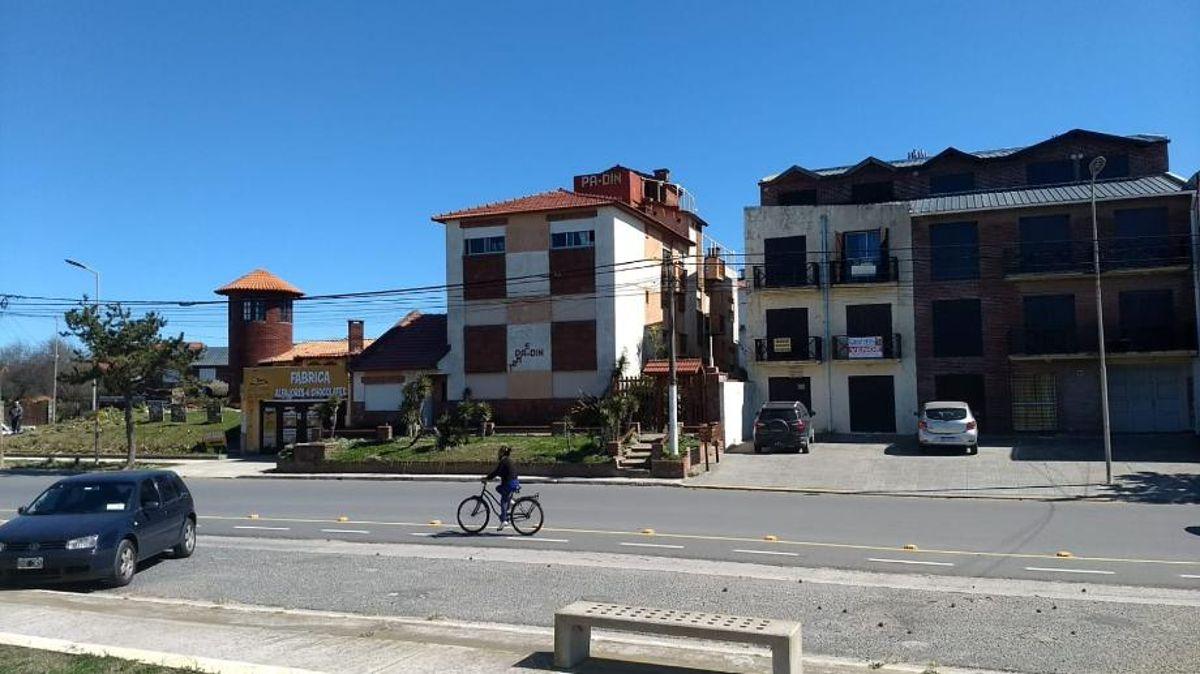 Edificio PA-DIN frente al mar sobre avenida, inmejorable ubicación, VENTA en BLOCK
