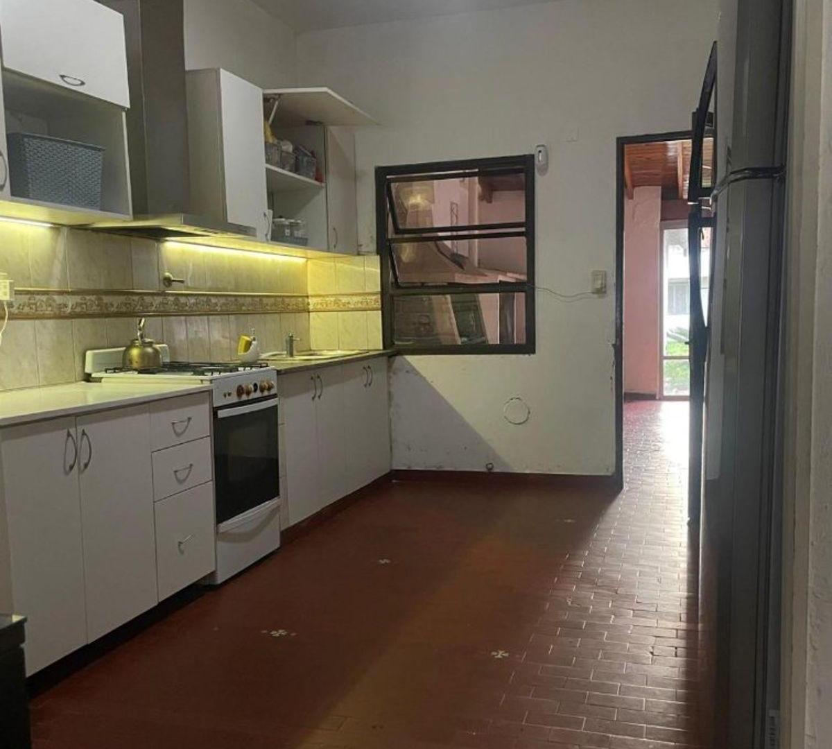 Foto de CASA de 3 AMBIENTES CON DEPTO ANEXO DE 2 AMBIENTES., imagen 5