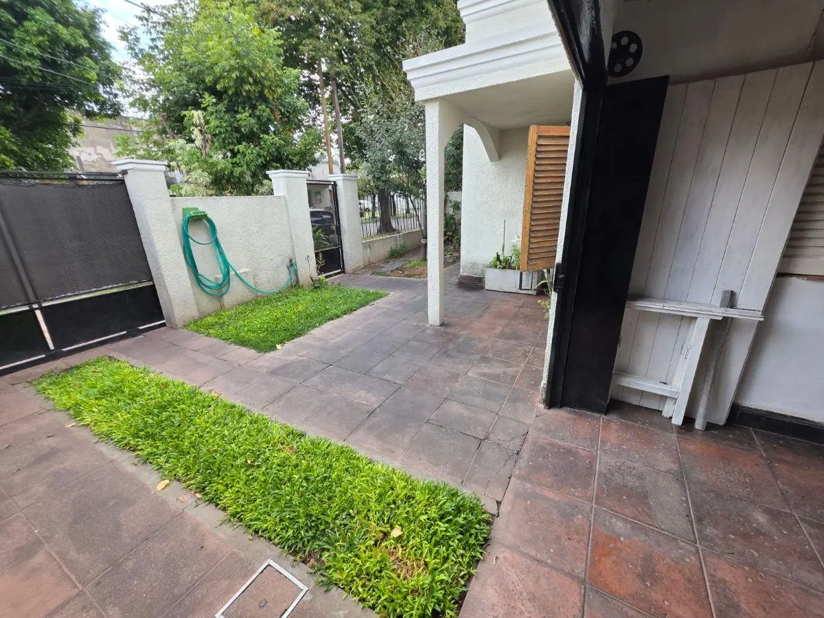 Casa de 3 ambientes en una planta con garage y patio 2