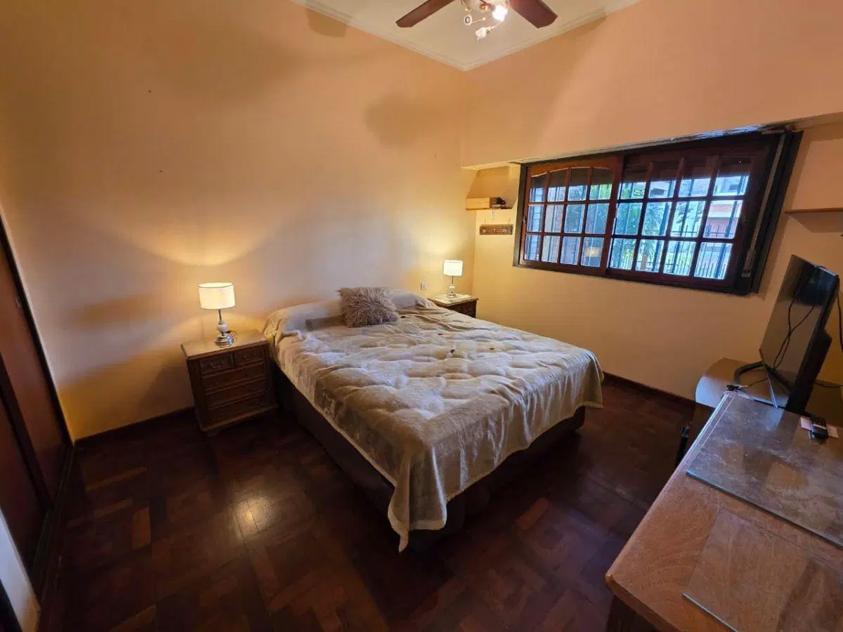Hermoso chalet de 3 ambientes con departamento 3 ambientes al contrafrente, ideal para dos familias. 8