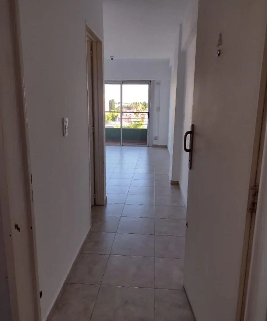 EXCELENTE DEPARTAMENTO DE 2 AMB. AL FRENTE, A 2 CUADRAS DE LA ESTACION. 1
