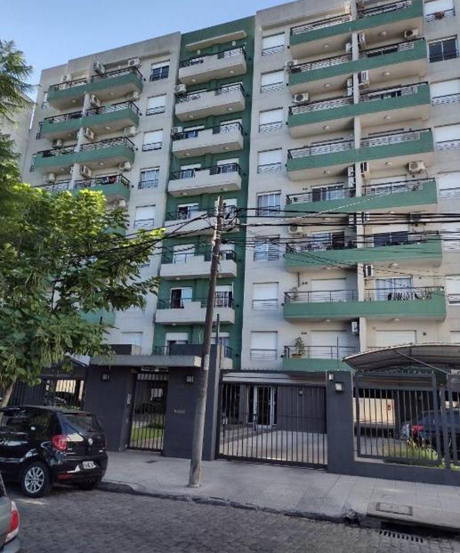 EXCELENTE DEPARTAMENTO DE 2 AMB. AL FRENTE, A 2 CUADRAS DE LA ESTACION.