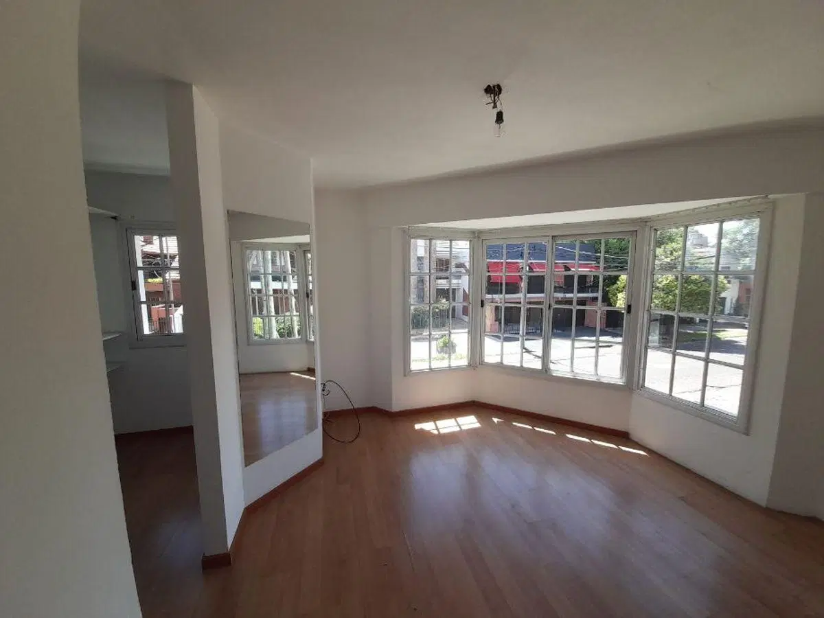 Excelente dúplex de 4 ambientes en la la zona más linda de Haedo a 4 cuadras de Av. Rivadavia. 3