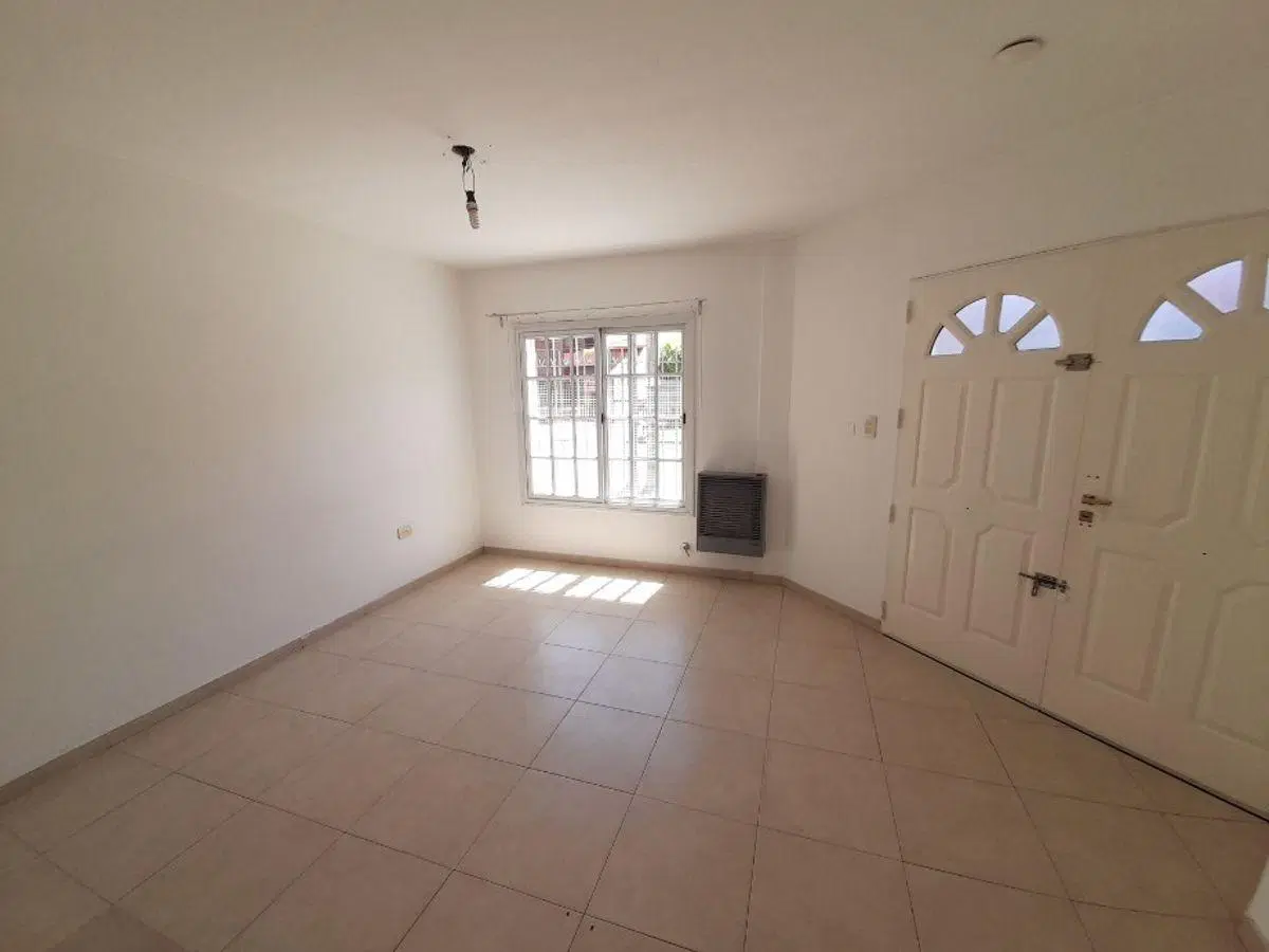 Excelente dúplex de 4 ambientes en la la zona más linda de Haedo a 4 cuadras de Av. Rivadavia. 1
