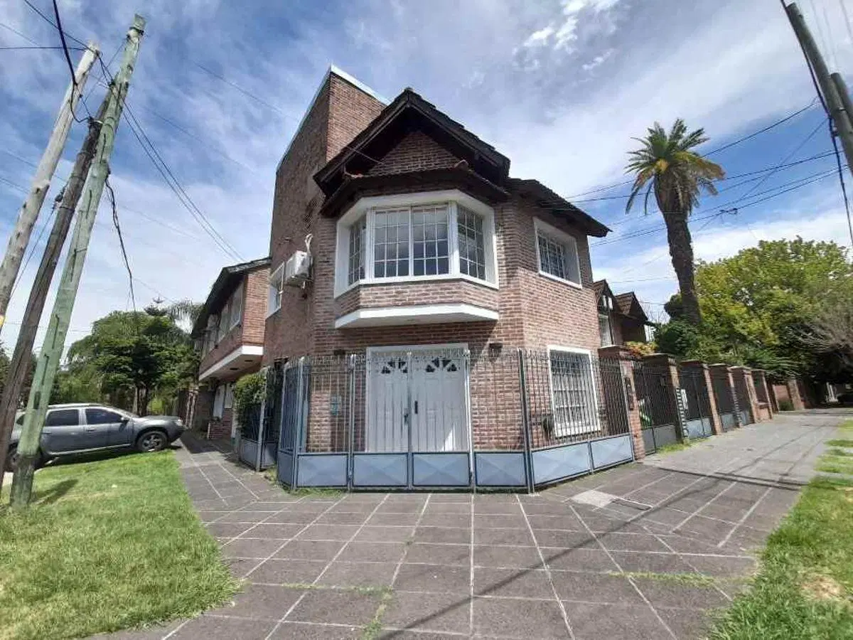 Excelente dúplex de 4 ambientes en la la zona más linda de Haedo a 4 cuadras de Av. Rivadavia. 5