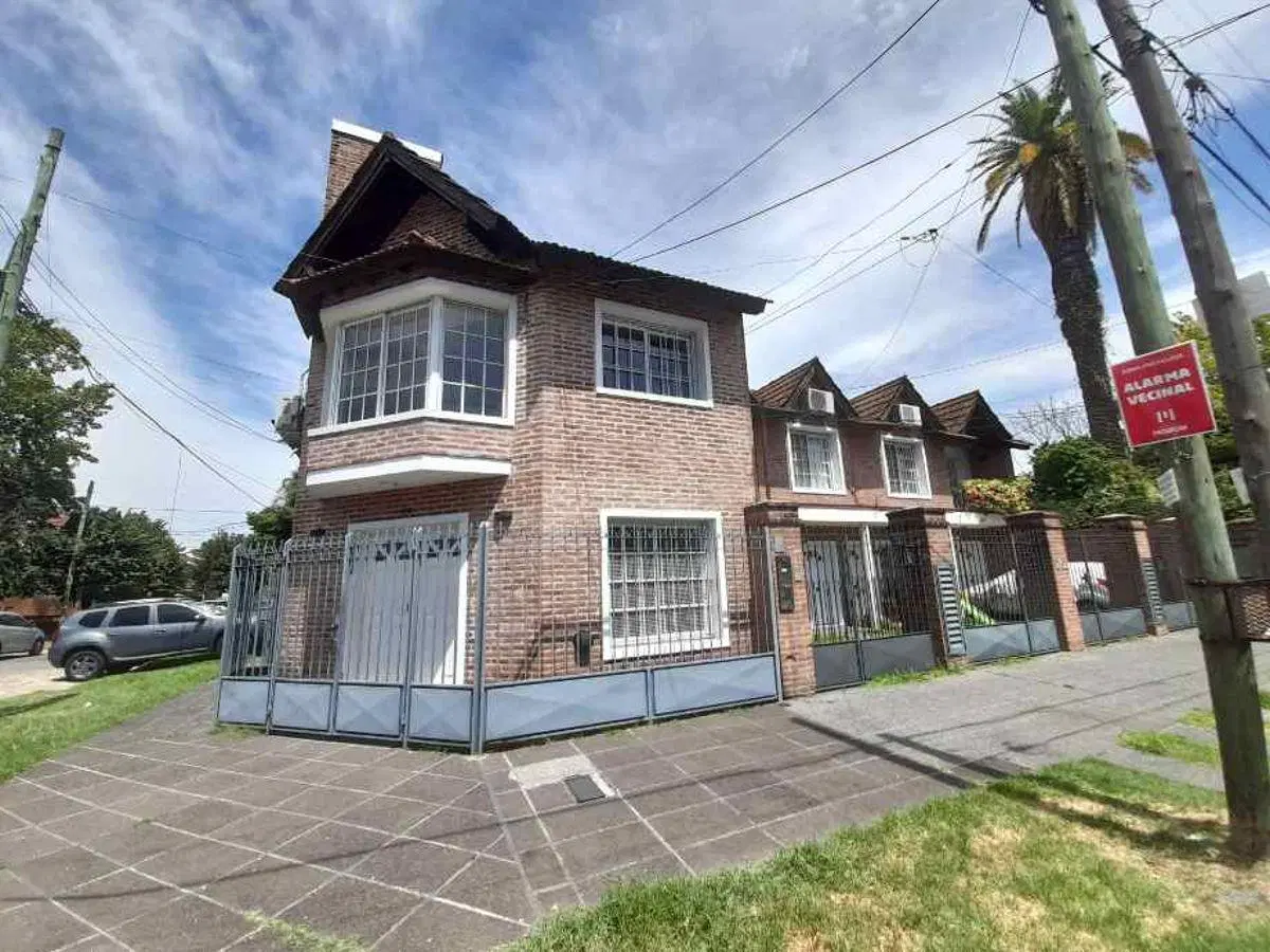 Excelente dúplex de 4 ambientes en la la zona más linda de Haedo a 4 cuadras de Av. Rivadavia. 2