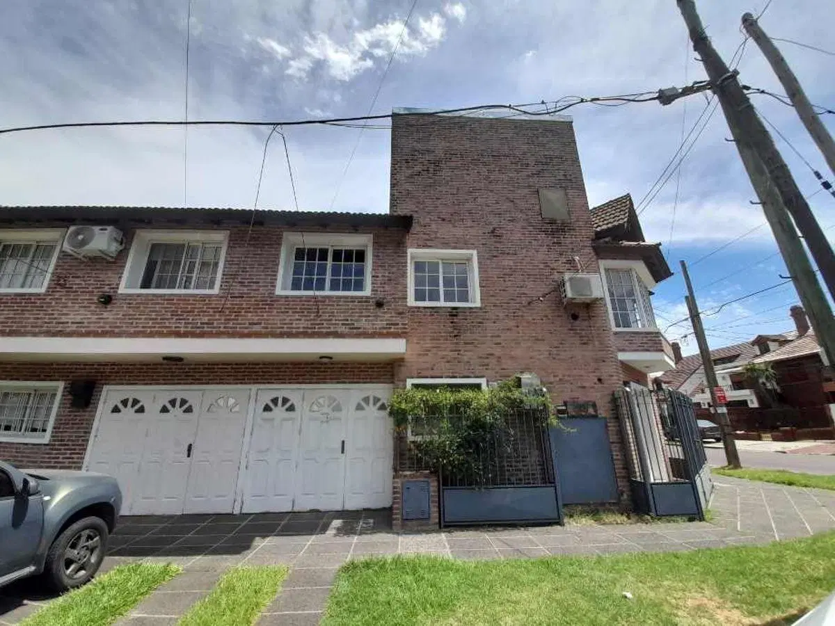 Excelente dúplex de 4 ambientes en la la zona más linda de Haedo a 4 cuadras de Av. Rivadavia. 5