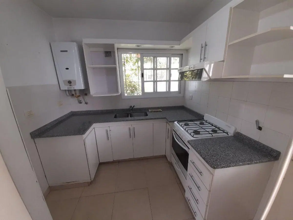 Excelente dúplex de 4 ambientes en la la zona más linda de Haedo a 4 cuadras de Av. Rivadavia. 8