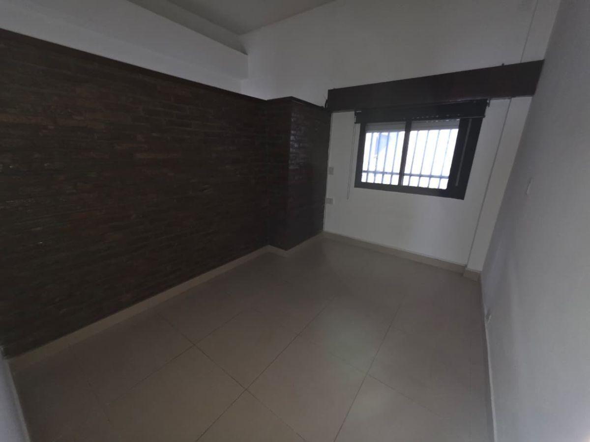 Foto de Casa ph de 2 ambientes en planta baja, sobre Av. Rivadavia, imagen 1