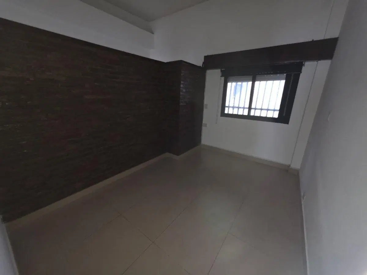 Casa ph de 2 ambientes en planta baja, sobre Av. Rivadavia 1