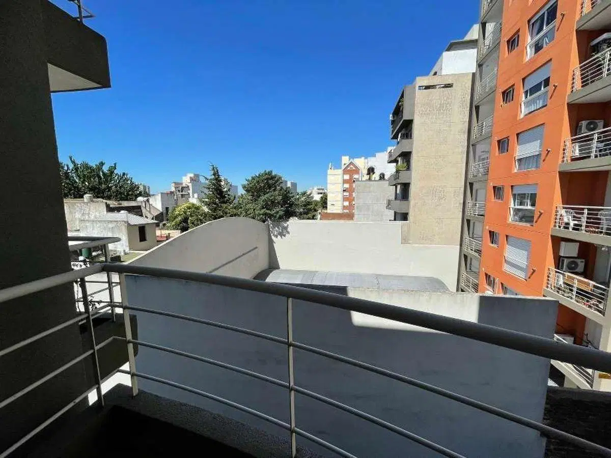Excelente departamento de 2 amb. a 2 cuadras de la estación. 8