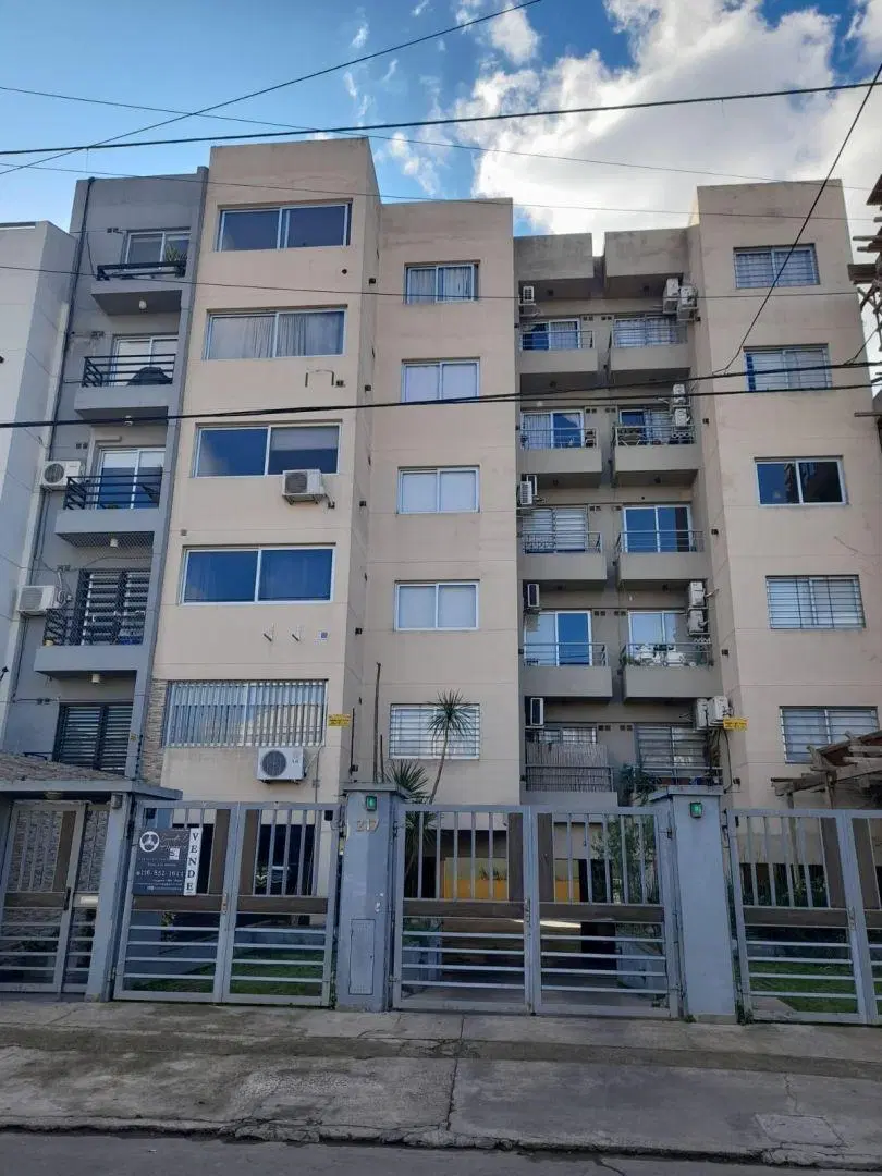 EXCELENTE DEPARTAMENTO DE 2 AMB. EN DUPLEX A 1 CUADRA DE AV. RIVADAVIA 3