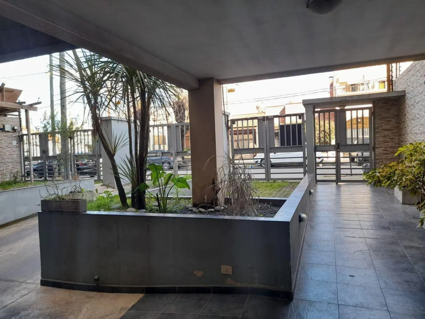 EXCELENTE DEPARTAMENTO DE 2 AMB. EN DUPLEX A 1 CUADRA DE AV. RIVADAVIA 4