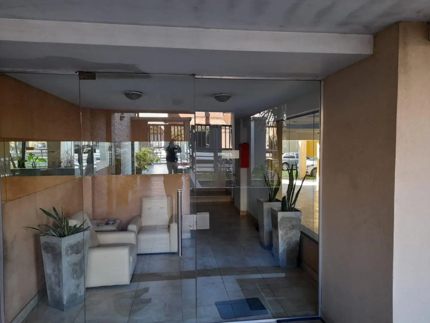 EXCELENTE DEPARTAMENTO DE 2 AMB. EN DUPLEX A 1 CUADRA DE AV. RIVADAVIA 2