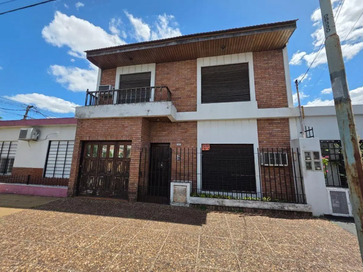 Casa de 4 ambientes en dos plantas para actualizar. 1