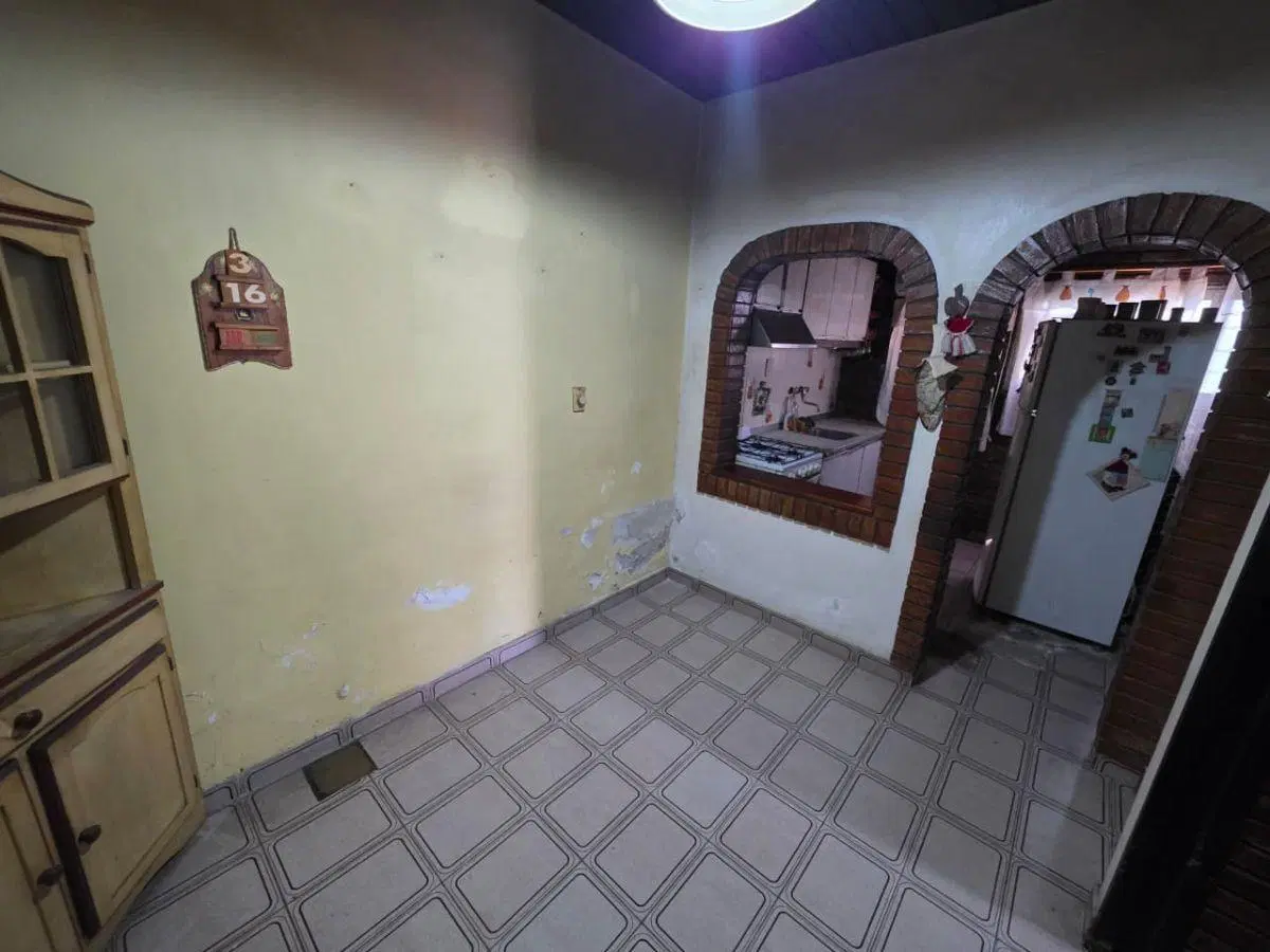 Casa de 4 ambientes en dos plantas para actualizar. 8