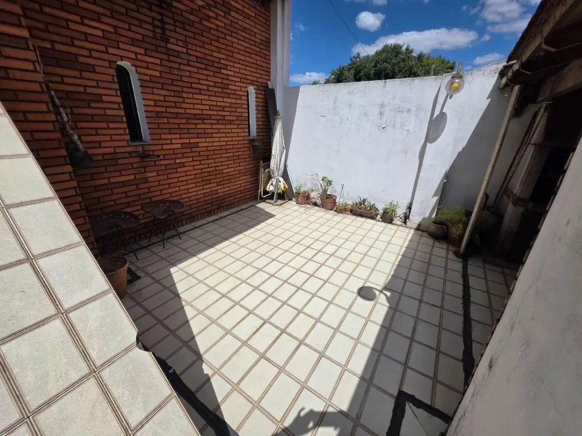 Casa de 4 ambientes en dos plantas para actualizar. 5