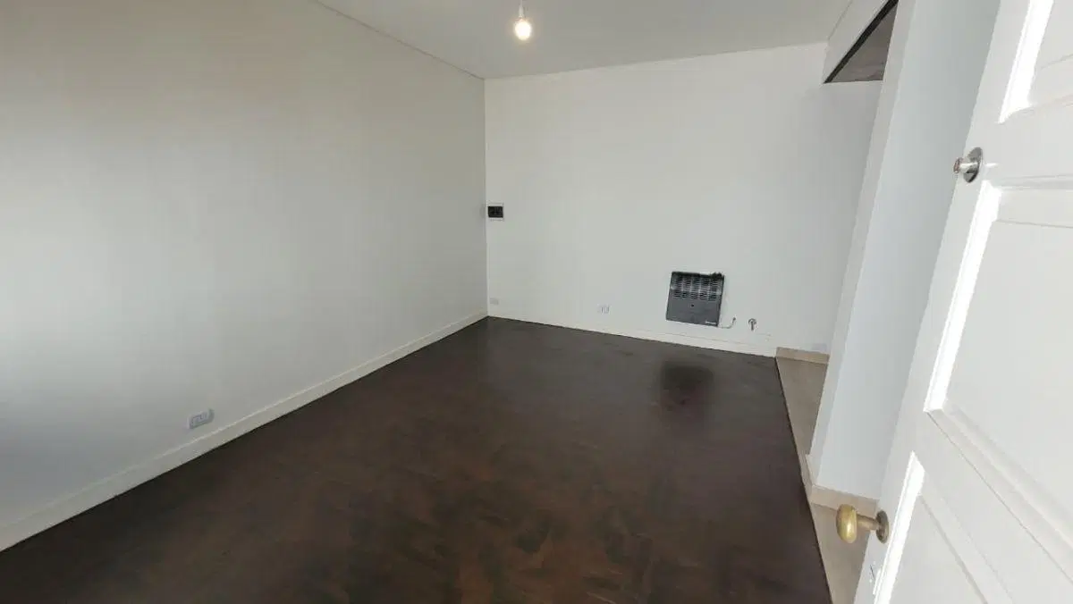 Excelente Casa en PH de 3 ambientes actualizada a 3 cuadras del centro de Morón. 2