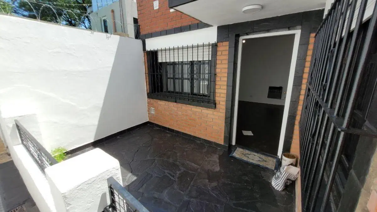 Excelente Casa en PH de 3 ambientes actualizada a 3 cuadras del centro de Morón. 5