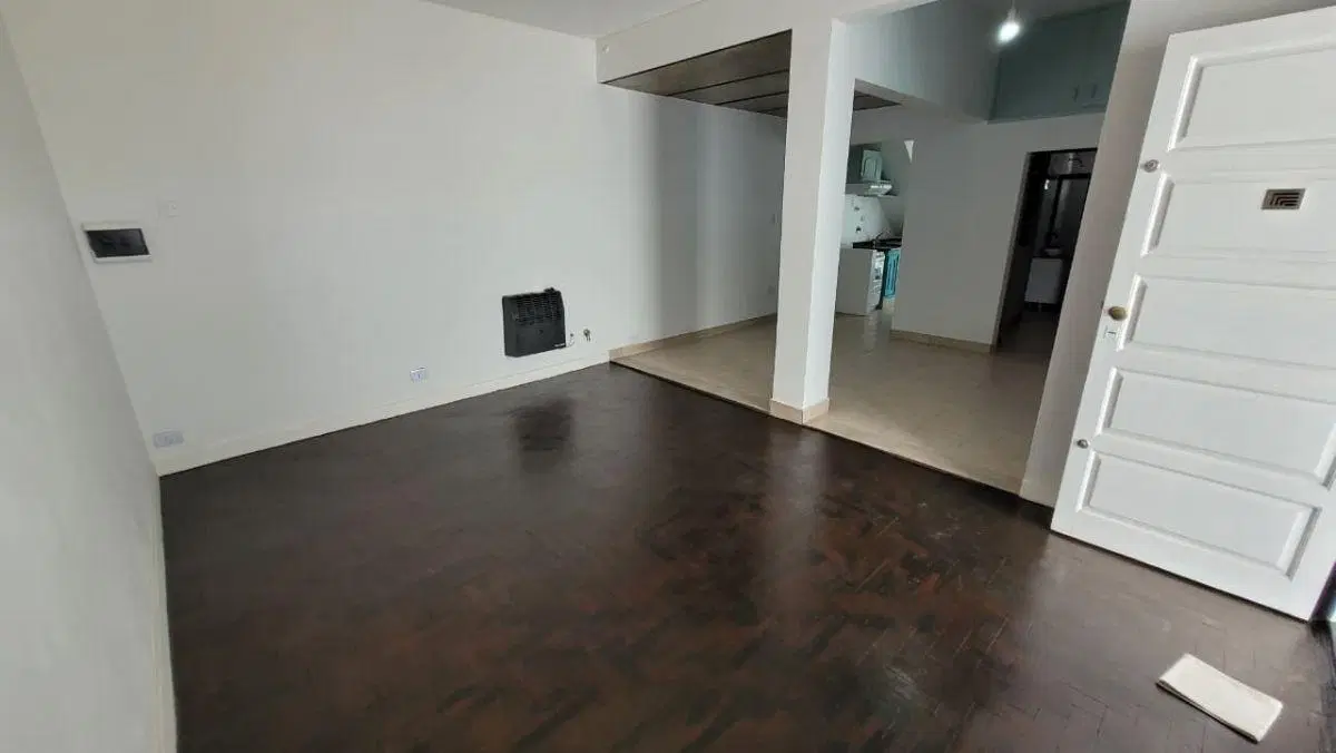 Excelente Casa en PH de 3 ambientes actualizada a 3 cuadras del centro de Morón. 3