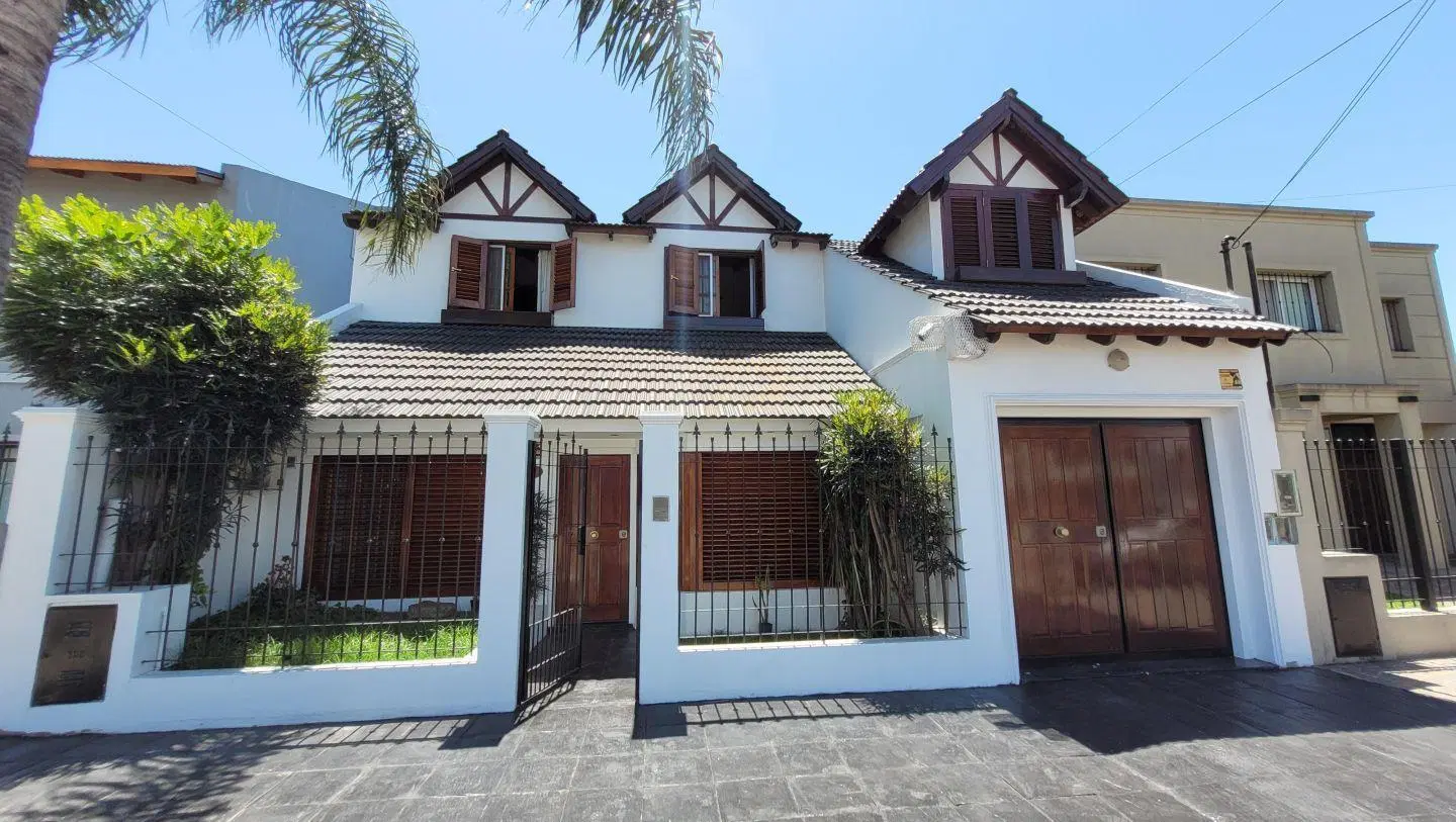 CHALET DE 7 AMB. LOTE DE 320M2 A 3 CUADRAS DE ACCESO OESTE Y DE COLEGIO EMAUS 5